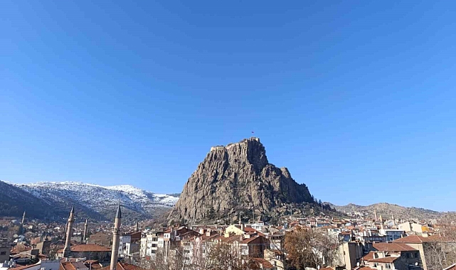Afyonkarahisar yılın ilk gününe güneşli ve açık bir hava ile başladı