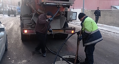 Ağrı Belediye ekiplerinin zorlu kış mesaisi