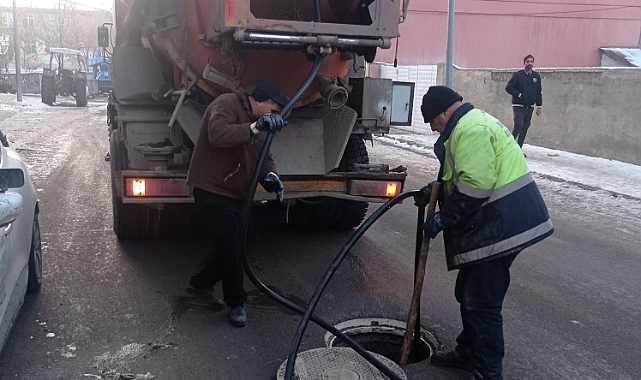 Ağrı Belediye ekiplerinin zorlu kış mesaisi