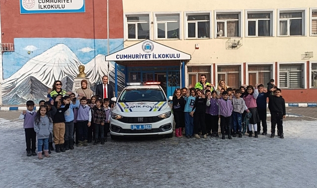 Ağrı’da 260 öğrenciye temel trafik kuralları eğitimi verildi