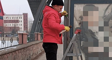 Ağrı’da dolmuş duraklarına reklam ve ilan yapıştırma yasağı uyarısı
