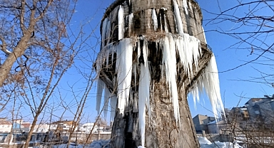Ağrı'da su deposu dondu: Dev buz sarkıtları oluştu (Videolu Haber)