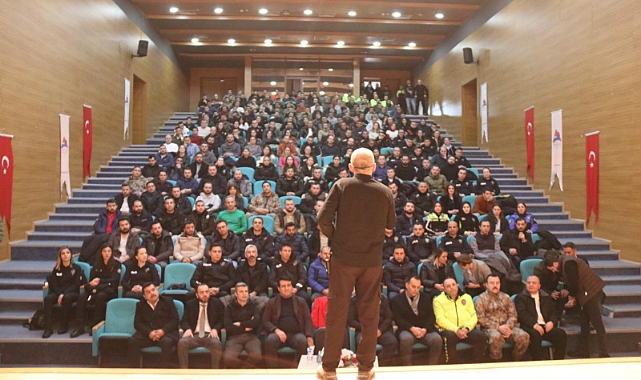 Ağrı Emniyet Müdürlüğü'nden "Polis Teşkilatına Öfke Kontrolü ve Stres Yönetimi" semineri