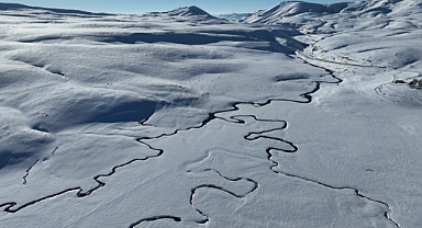 Ağrı'nın karla kaplı menderesleri göz kamaştırıyor (Videolu Haber)