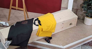 AK Parti Milletvekili Gökçek’ten tabutlu basın açıklaması