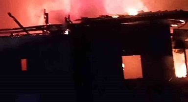 Ankara’da alevlere teslim olan ahşap ev küle döndü