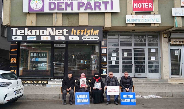 Annelerin evlat nöbeti devam ediyor