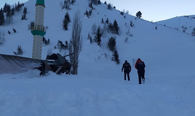 Ardahan'da cami lojmanının üzerine çığ düştü