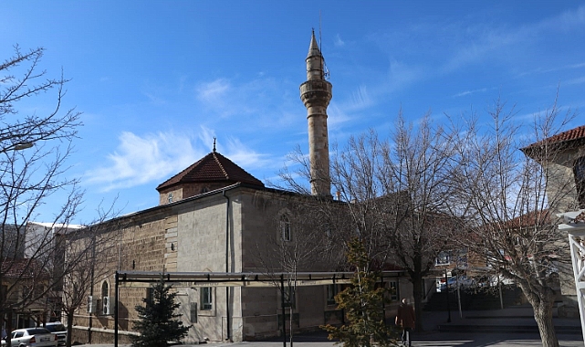 Asrın felaketinde hasar gören 6 asırlık cami, ibadete açılacağı günü bekliyor