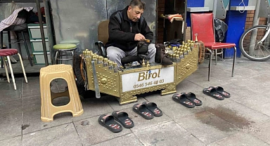Ayakkabı boyacısının randevu uygulaması dikkat çekiyor