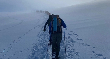 Aydınlı dağcılar Sarıkamış şehitleri için tırmandı