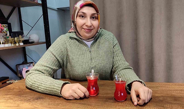 Babasına şaka amaçlı yaptığı çay şeklindeki mum geçim kaynağı oldu