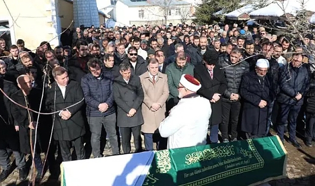 Bayburt Vali/Mülkiye Başmüfettişi Ayhan'ın annesi son yolculuğuna uğurlandı!