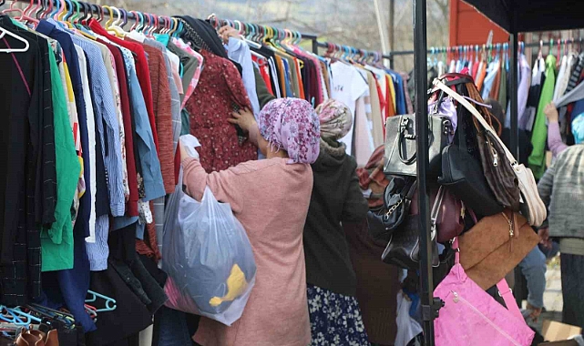 Belediyenin gezici mağazası kırsal mahallede