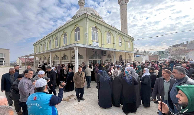 Besni’de umreciler dualarla uğurlandı