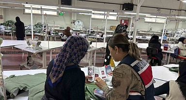 Bingöl’de tekstil fabrikasında çalışanlara KADES uygulaması tanıtıldı