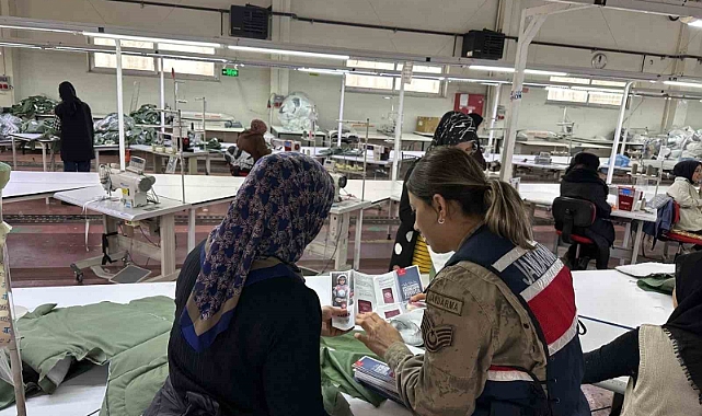 Bingöl’de tekstil fabrikasında çalışanlara KADES uygulaması tanıtıldı
