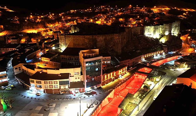 Bitlis'in gece görüntüsü göz kamaştırıyor