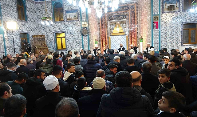 Bitlis'te açılışı yeni yapılan camide Regaip Kandili programı düzenlendi