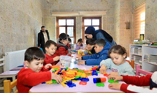 Bitlis'te 'Annemle Kütüphanedeyim' projesi start aldı