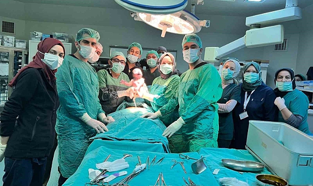 Bolu’da yeni yılın ilk bebeği İzzet Baysal Eğitim ve Araştırma Hastanesi’nde dünyaya geldi