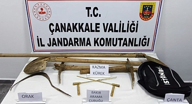 Çanakkale’de kaçak kazı yapan 7 kişi suçüstü yakalandı