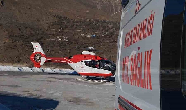 Çatak'ta serebrovasküler tedavisi gören hasta ambulans helikopterle Van'a getirildi