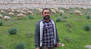 Çok sevdiği koyunlardan 32 yıldır kopamıyor