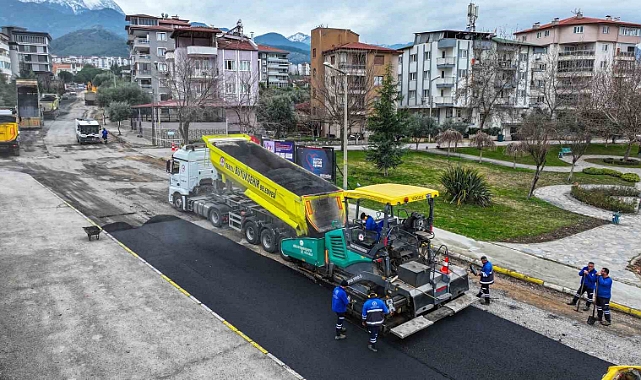 Denizli Büyükşehir Belediyesinin asfalt seferberliği devam ediyor