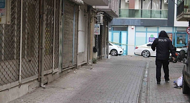 Doğalgaz kutusu üzerinde unutulan çanta, ekipleri harekete geçirdi