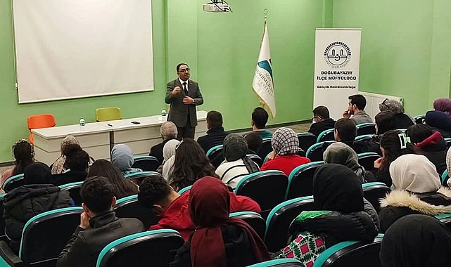 Doğubayazıt ilçe müftüsü gençlerle bir araya geldi