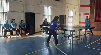 Dumlupınar Ortaokulu yıldız kız masa tenisinde şampiyon oldu