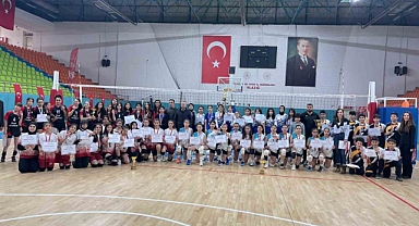Elazığ’da okul sporları voleybol müsabakaları sona erdi