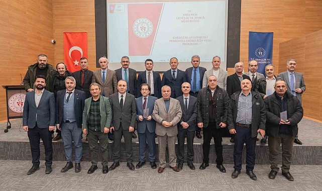 Emektar personeli plaketle uğurlandılar