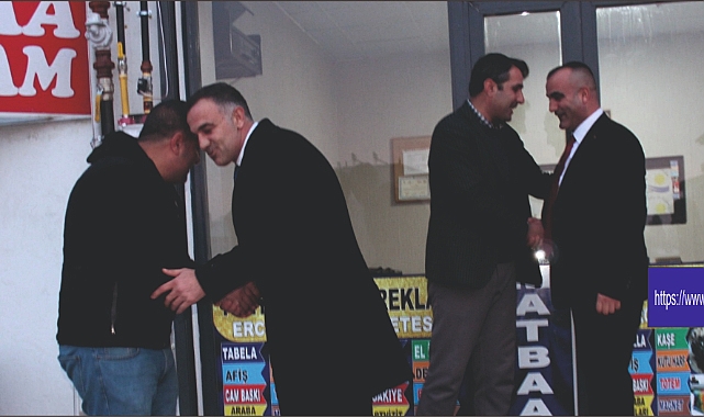 Erciş AK Parti İlçe Başkanı Abidin Çalışkan ve Başkan Yardımcısı Serkan Bilici, 10 Ocak Çalışan Gazeteciler Günü Dolayısıyla Gazetecileri Ziyaret Etti