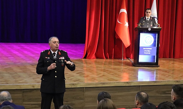Erzincan Binali Yıldırım Üniversitesi öğrencilerine Jandarma ile onurlu bir geleceğe tanıtım faaliyeti gerçekleştirildi