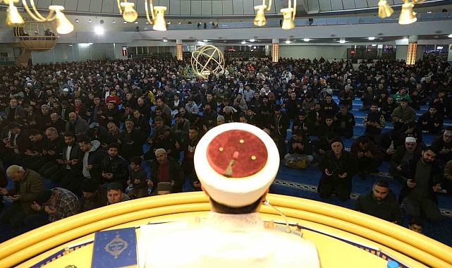 Erzincan'da Regaib Kandili dualarla idrak edildi