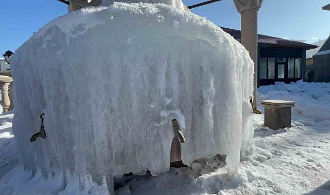 Erzurum'da Sibirya soğukları; Şadırvanlar buz tuttu