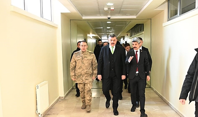 Erzurum Valisi Mustafa Çiftçi, Geri Gönderme Merkezi'nde incelemelerde bulundu