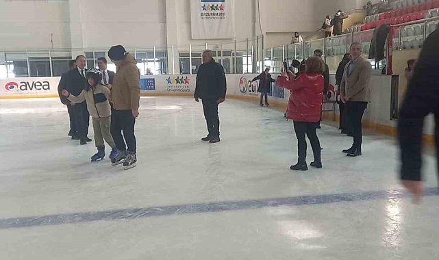 Erzurum'da öğrencilere karne hediyesi