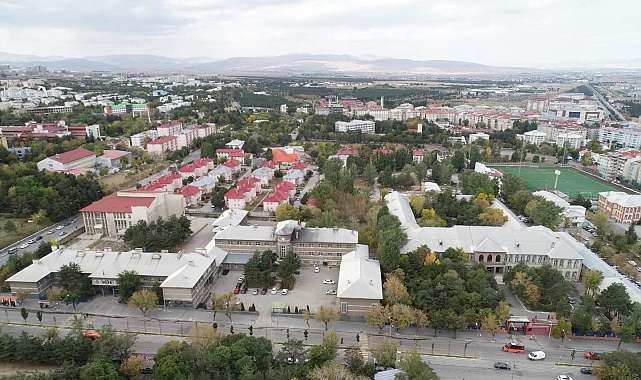 Eski Mareşal Fevzi Çakmak Hastanesi Binası artık Erzurum Lisesi'nin