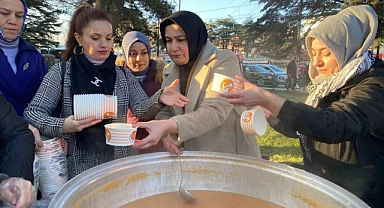 Eskişehir’de dağıtılan sıcak çorbalara yoğun ilgi