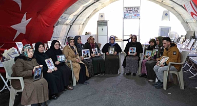 Evlat nöbetindeki anne, Regaip Kandil’inde oğlunun teslim olduğu haberini aldı