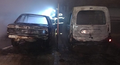 Garajda çıkan yangında iki araç kullanılmaz hale geldi