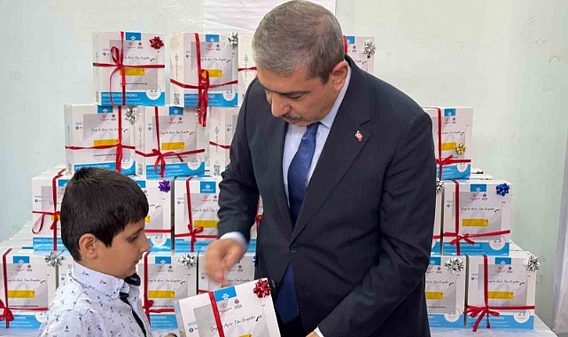 Gaziantep’te görme engelli öğrencilere kulaklık jesti