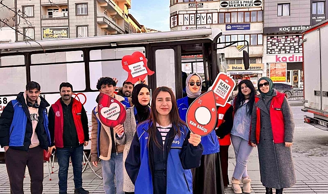 Gençlik liderleri ve gönüllü gençlerden kan bağışına destek