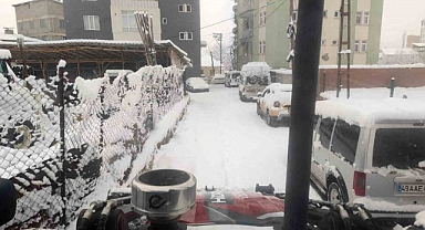 Hakkari’de 132 yerleşim yerinin yolu ulaşıma kapandı