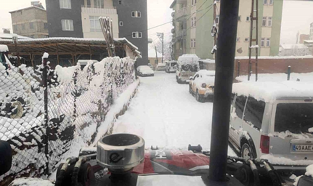 Hakkari’de 132 yerleşim yerinin yolu ulaşıma kapandı