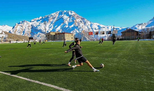 Hakkari Valisi Ali Çelik'ten Zapspor'a moral desteği