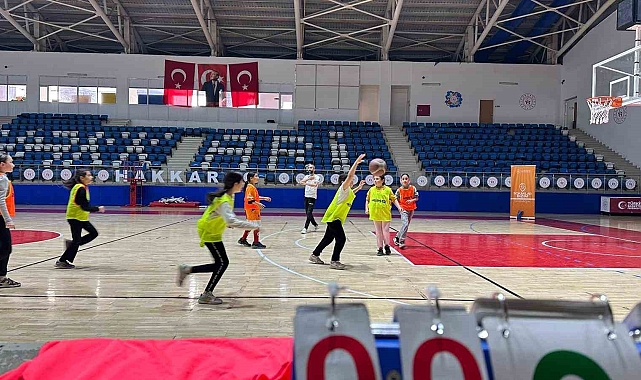 Hakkari'de 1416 çocuk basket oynuyor